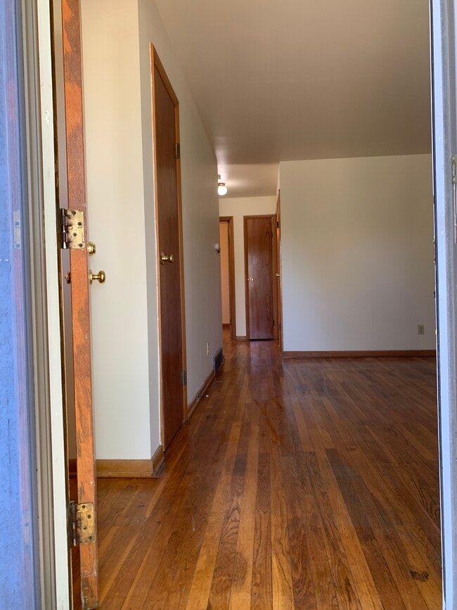 Living Room - 2537 Parkwood Ave