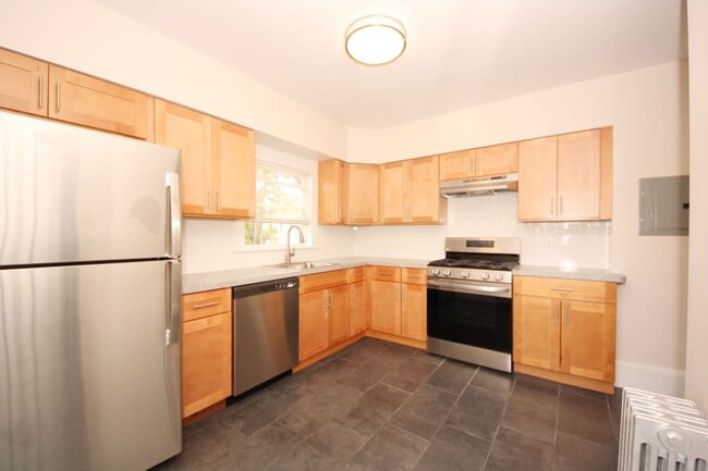 Building Photo - fully renovated 1 bed in Waltham no broker fee