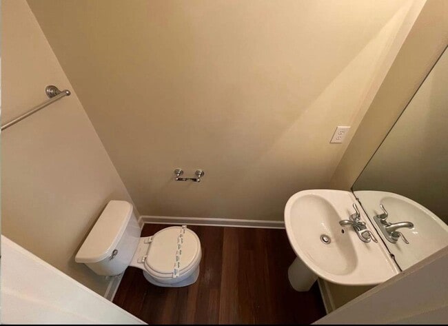 Photo - 974 Ramsgate Dr SW