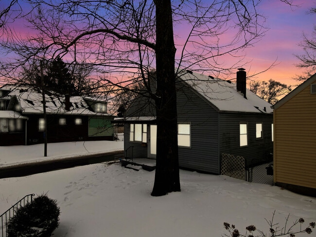 Photo - 299 S Hague Ave