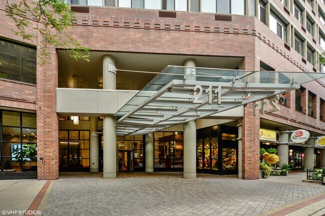 Building Photo - 211 E Ohio St Unit 1718