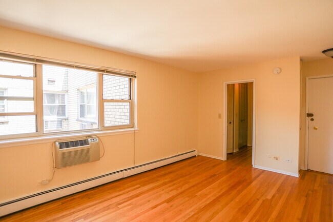 Photo - 535 W Briar Pl Unit 560