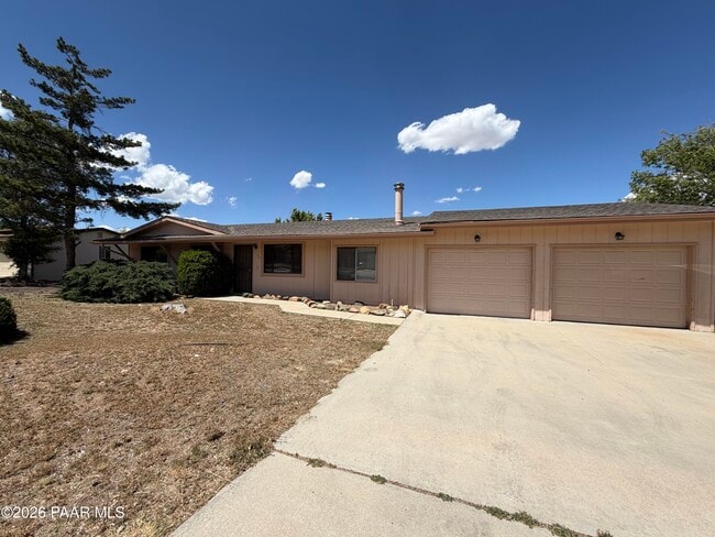 Building Photo - 366 W Tamarack Ln