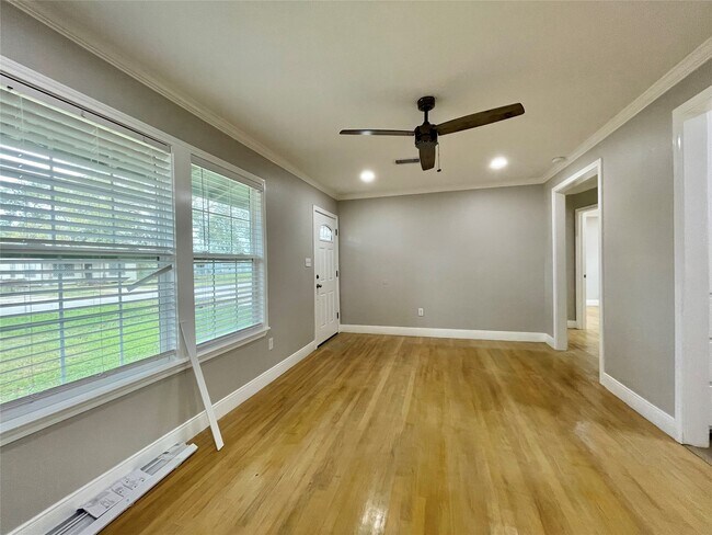 Photo - 817 N Chenango St