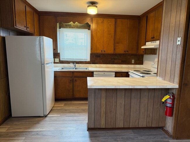 Photo - 2 Bedroom End Unit with New Flooring, Appliances & Fresh Paint!
