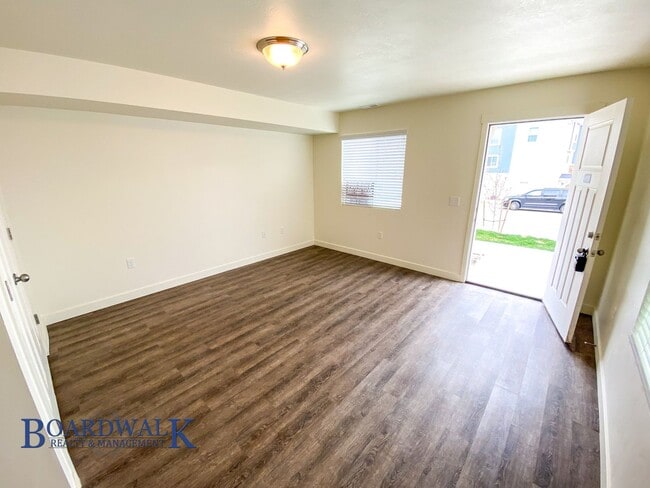 Photo - Stunning 3 Bed Townhome in Herriman