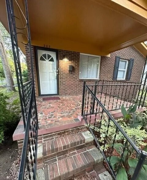 Photo - 305 Scoggins St