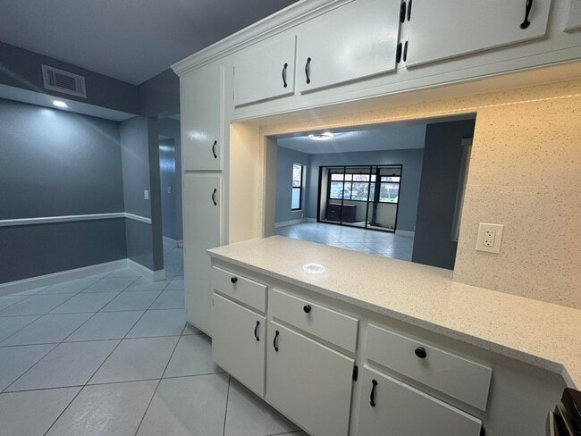 Photo - 802 Sky Pine Way Unit D1