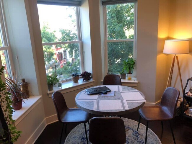 Photo - 1814 N Capitol St NW Unit 303 Unidad 303