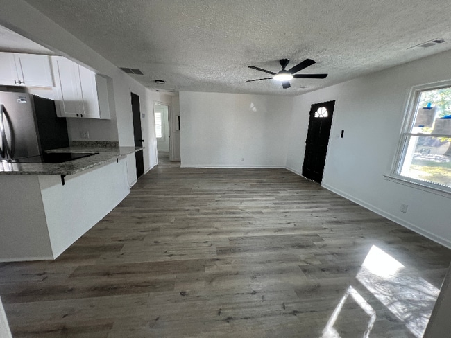 Photo - 2160 Dowdell Dr