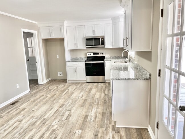 Photo - 925 Southgate Dr