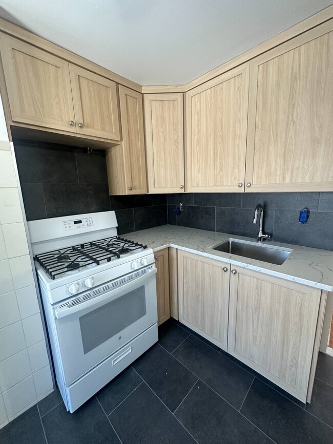 Photo - 62-47 64th St