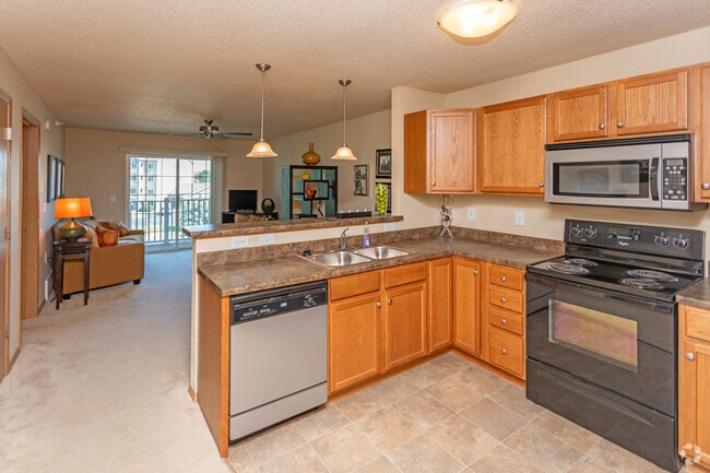 1BR, 1BA, Danford - 716SF - Foxmoor Apartments