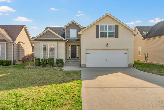 Building Photo - Pet Friendly Three Bedroom with Bonus!