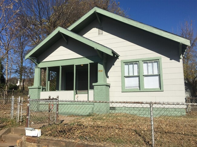 Building Photo - 1409 W Archer St