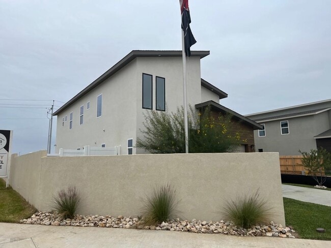 Photo - 202 Deer Path Lp