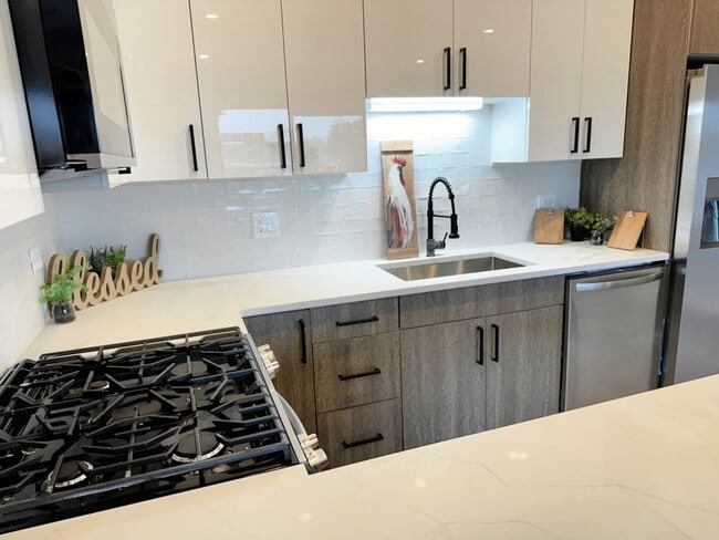 Photo - 5418 W Belmont Ave Unit 3E