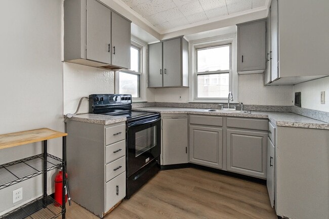 Building Photo - 301 W Wilkes Barre St Unit 301 W Wilkes  2 Rental