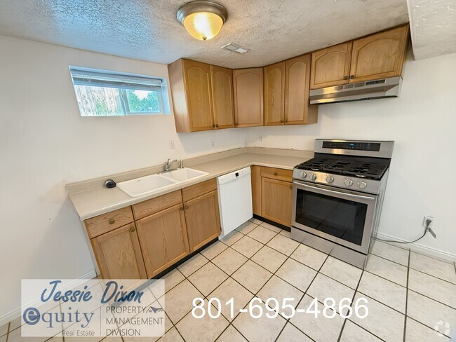 Building Photo - 219 Country Club Dr Rental