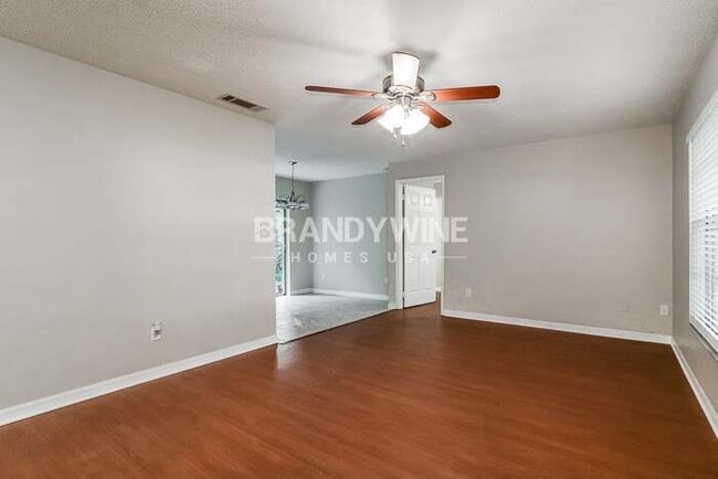 Photo - 215 Shore Rd