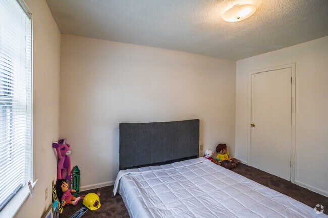 2 BR, 1 BA - 809 SF - 2nd Bedroom
