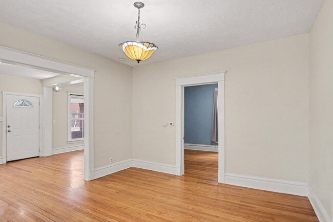 Photo - 440 Diamond Ave NE