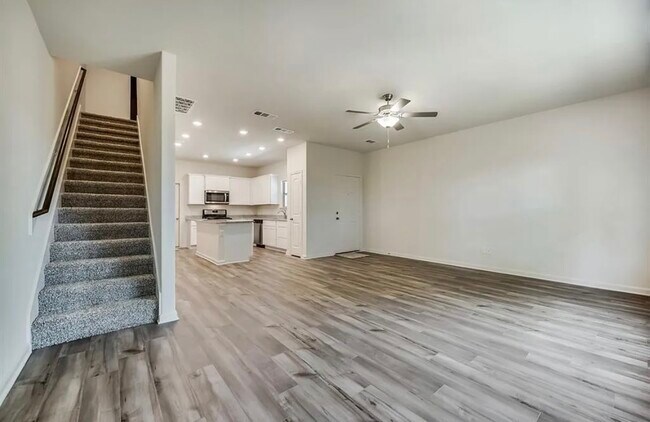 Open floor plan - 315 Stone Ct Casa Adosada