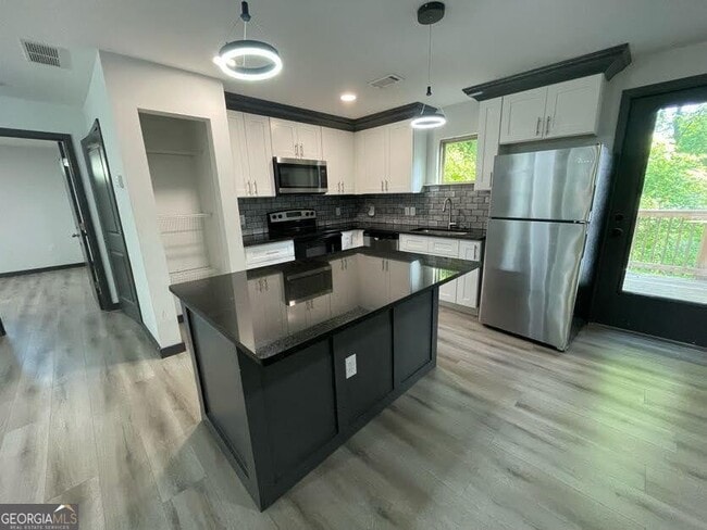 Photo - 185 Glenrose Cir SW