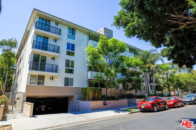 Building Photo - 833 Edinburgh Ave Unit 106 Rental