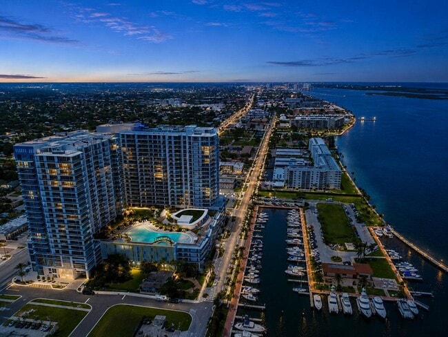 Building Photo - 220 Lake Shore Dr Unit 621