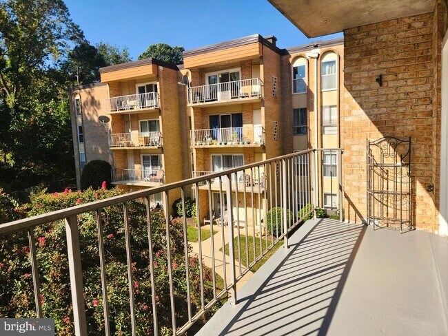 Photo - 11915 Parklawn Dr Unit 202