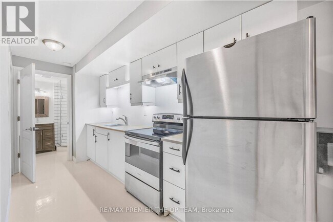 Photo - 223 Landsbridge St