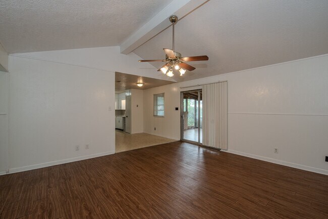 Photo - 450 Norvell St