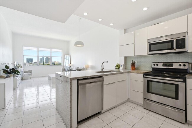 Photo - 1020 Meridian Ave Unidad 902