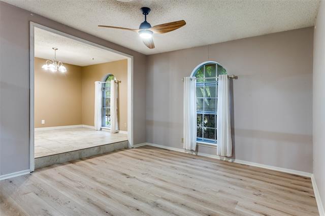 Photo - 705 Lake Louise Rd