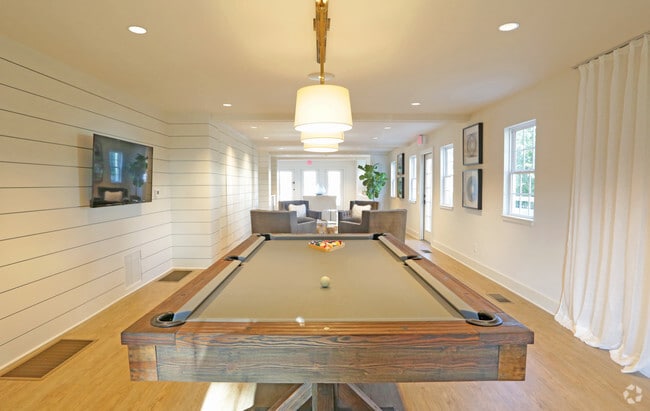 Leasing Center