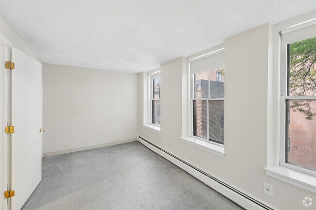1BR, 1BA - 680SF - Bedroom
