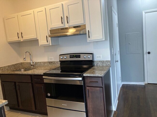 Photo - East Rogers Park One Bedroom *Income Guidelines Apply* Unit 1724-1B