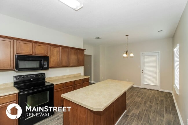 Photo - 1738 Brentford Cove