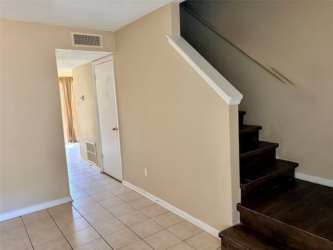 Photo - 702 Hargest St Unit 7