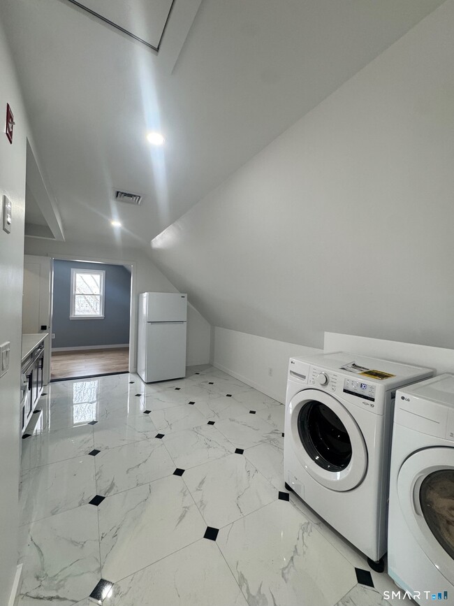 Photo - 417 Poplar St