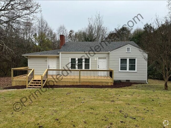 Building Photo - Ranch home on private wooded lot