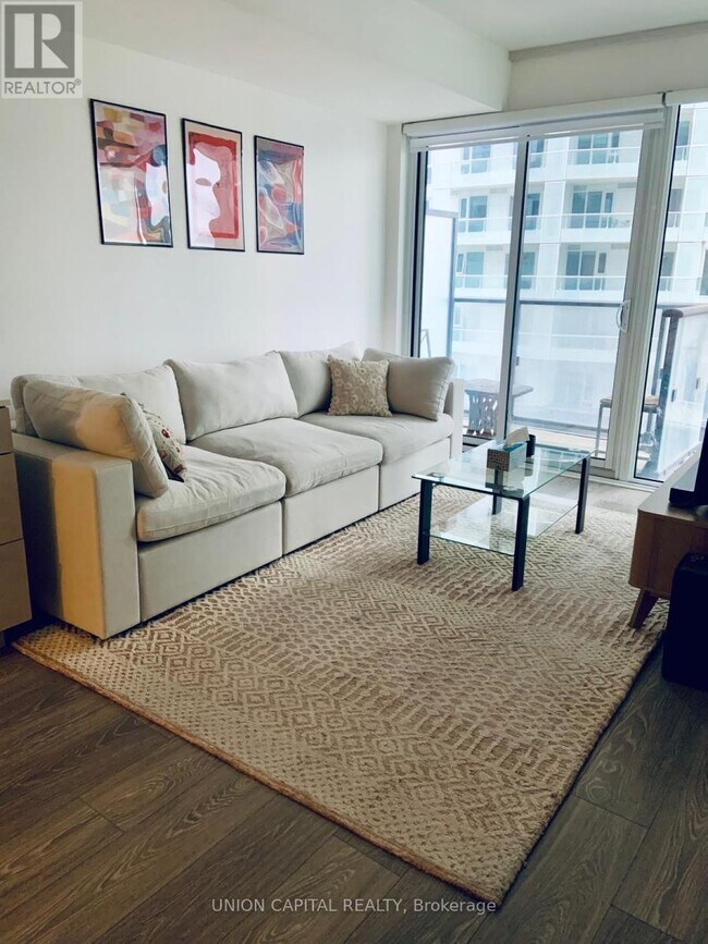 Photo - 19 Western Battery Rd Unité 905