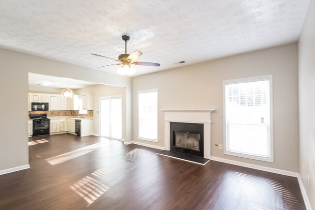 Photo - 229 Winthrop Ln