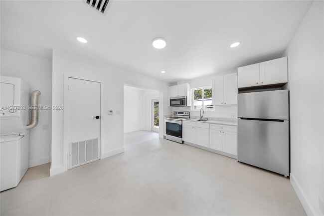 Photo - 250 NW 98th St Unit R