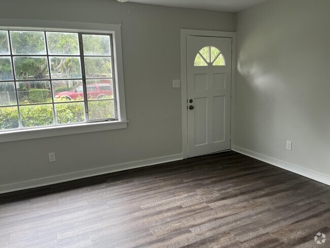 Building Photo - 1420 E 57th St Rental