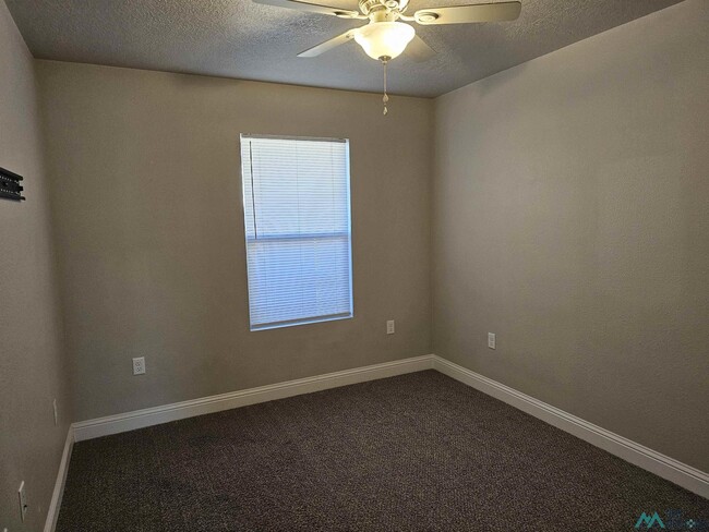 Photo - 404 N Upsilon St