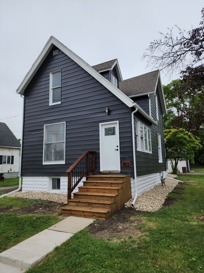 Fully Remodeled 5BR Home with 3-Car Garage... - Fully Remodeled 5BR Home with 3-Car Garage...