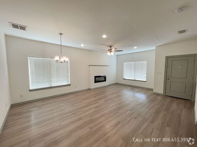 Building Photo - Amazing pet friendly 4 bed, 3 bath, 2 car ... Rental