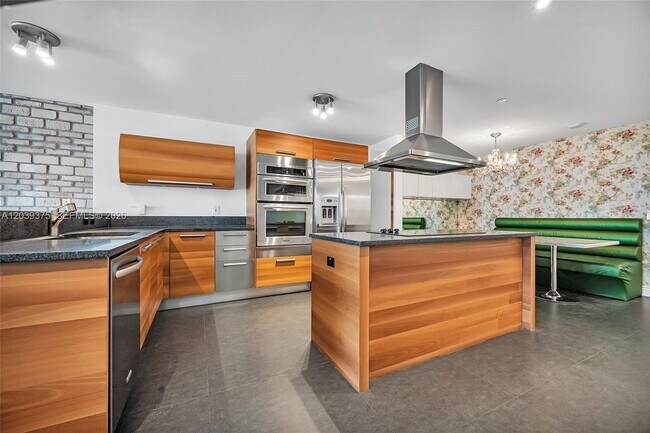 Photo - 2950 NE 188th St Unit 303